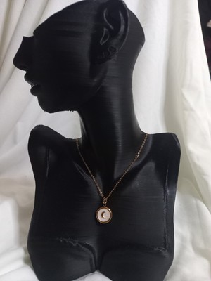 Normadia Ay Figürlü Beyaz Sedefli Gold Kaplama Uzun Çelik Kolye