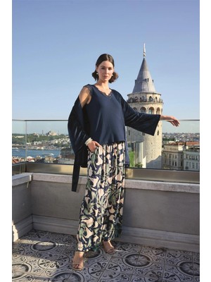Çamaşır Kenti  Yaprak Desenli ve Dantelli 3'lü Pijama Takımı
