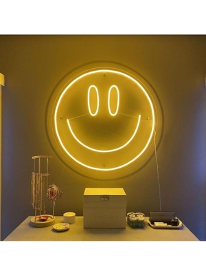 Canlı Neon LED Işık ile Dekorasyonunuza Enerjik Bir Dokunuş Katın