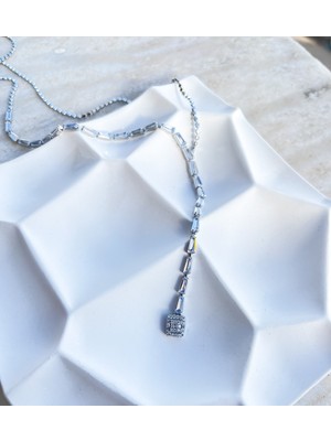 Normadia Zirkon Taşlı Şık Gümüş Çelik Kolye, Zarif ve Dayanıklı Tasarım