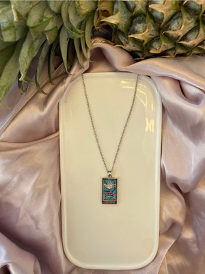 Normadia Elmas Temalı Güneş Desenli Zarif Kolye, Şıklık ve Enerji Sunar