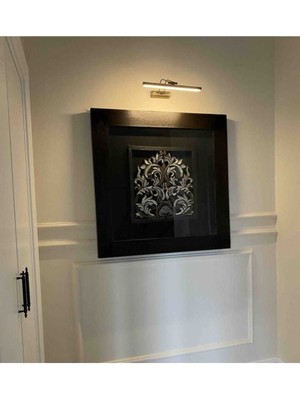 Şık Dekoratif Ayna Üstü LED Aplik Tablo ile Modern Banyo Atmosferi