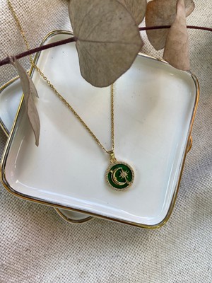 Normadia Yeşil Sedef Üzeri Ay Çelik Kolye, Şık ve Zarif Tasarım