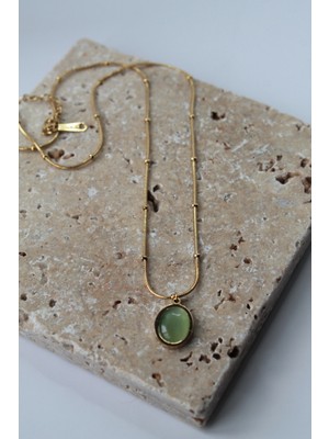 Normadia Yeşil Taş Detaylı Minimal Altın Renk Kolye