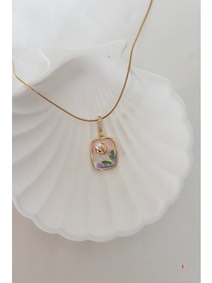 Normadia Inci Detaylı Gül Desenli Kadın Çelik Kolye, Şık ve Özel Tasarım