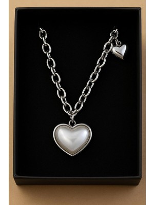 Normadia Inci Detaylı Gümüş Renkli Çelik Kalp Zincirli Takı
