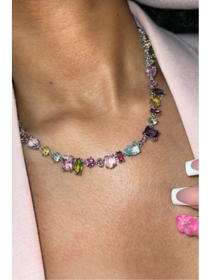 Normadia Renkli Kristal Taşlı Su Yolu Kolye, Şık ve Parlak Takı Tasarımı