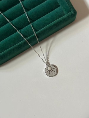 Normadia Parlak Güneş Temalı 316L Çelik Sedefli Kadın Kolye