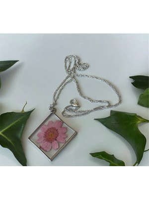 Gerçek Pembe Papatya Çiçek Çerçeveli Tasarım Epoksi Kolye