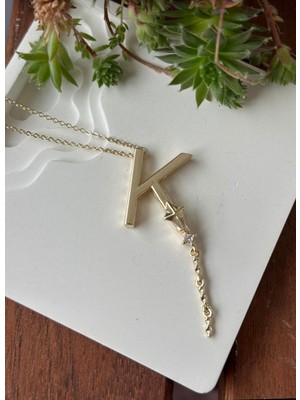 Normadia Şık Harf Kolye Uçurtma Modeli, Zarif Takı Tasarımı