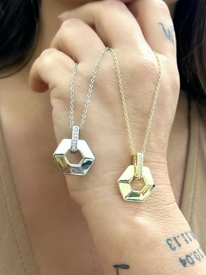 Normadia Şık Altıgen Çelik Kolye, Zirkon Taş Detaylarıyla Parlak ve Zarif