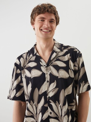 Lc Waikiki Yeni Sezon Regular Fit Kısa Kollu Desenli Erkek Gömlek
