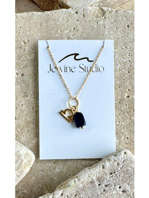 Normadia Burcu Sembollü Lapis Lazuli Taşlı Çelik Kolye, Zarif ve Şık Tasarım