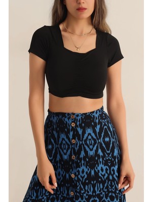 Hazelin Kadın Siyah Kare Yaka Ön Büzgülü Crop Bluz HZL23S-SND120151