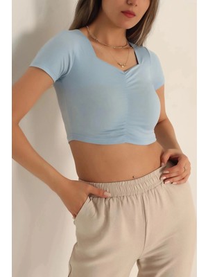 Hazelin Kadın Buz Mavi Kare Yaka Ön Büzgülü Crop Bluz HZL23S-SND120151