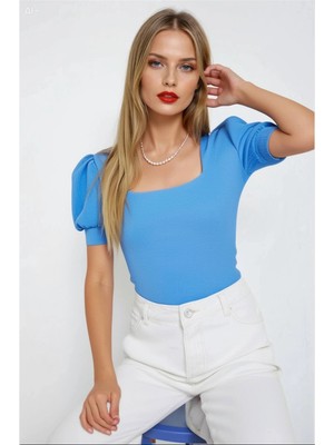 Hazelin Kadın Yeni Mavi Kare Yaka Örme Bluz HZL22W-BD104091