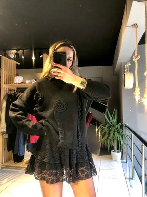 Gözde Tasarım Butik Kadın Siyah Renk Gül Çiçek Aplikeli Bisiklet Yakalı Triko Kazak