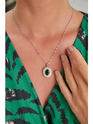 Normadia Kadın Çelik Gümüş Kaplama Su Yolu Zincirli Zümrüt Zirkon Kolye