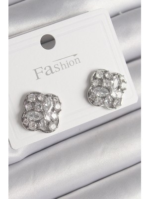 Najmaddin Pirinç Gümüş Renk Zirkon Taşlı Yonca Model Kadın Küpe