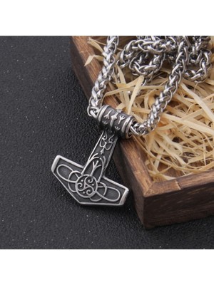 Normadia Erkek Çelik Kolye, Triquetra Sembolü, Güç ve Tarzı Yansıtan Tasarım