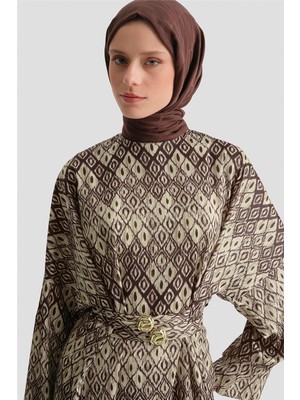 Armine Toka Detaylı Desenli Elbise Kahve