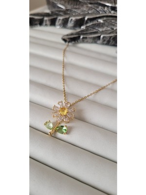 Normadia Parlak Taşlı Çelik Papatya Tasarımlı Şık Kolye