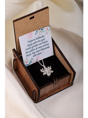 Normadia Beyaz Herbaryum Kolye, Ahşap Hediye Kutusu, 925 Ayar Gümüş Kaplama