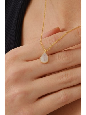 Normadia El Işçiliği Ay Taşı Gümüş Kadın Kolye, Zarif ve Parlak Tasarım