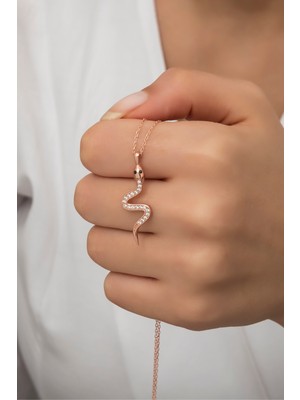 Normadia Yılan Figürlü Rose Gümüş Kolye, Zarif ve Şık Takı Tasarımı