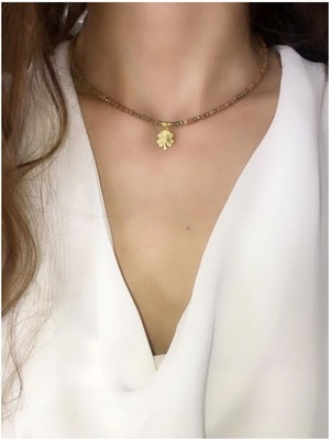 Normadia Kadın 925 Ayar Gümüş Akik ve Yonca Motifli Gold Renkli Kolye