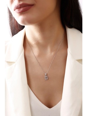 Normadia Şık Gümüş Kolye, Pırlanta Görünümlü Baget Taş Detaylı Kadın Takısı