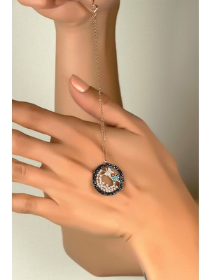 Normadia Şık Gümüş Kelebek Yuvalı Kolye, Zarif ve Hafif Tasarım