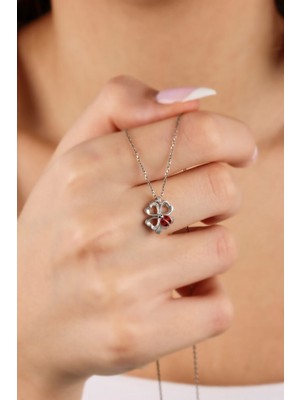 Normadia Yonca Desenli Gümüş Kolye, Şık ve Zarif Takı Tasarımı