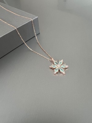 Normadia Kadın Gümüş Kamelya Çiçeği Takı, Zarif ve Şık Tasarım