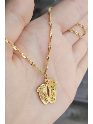 Normadia 925 Ayar Gümüş ve 24 Ayar Altın Kaplama Ayak Figürlü Kolye