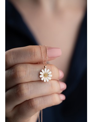 Normadia 925 Ayar Gümüş Papatya Tasarımlı Zarif Kolye, Şık ve Hafif Takı