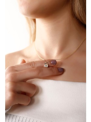 Normadia 925 Ayar Gümüş Kare Firuze Kolye, Şık ve Zarif Tasarım