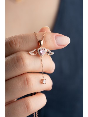 Normadia Rose Kaplama Pembe Taşlı Hareketli Kanatlı Kalp Kolye, Şıklığa Zarif Dokunuş