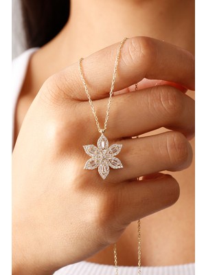 Normadia Şık 14 Ayar Altın Renkli 925 Ayar Gümüş Lotus Çiçek Kolyesi