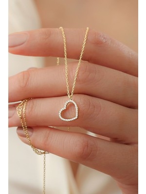 Normadia 925 Ayar Gümüş Kalpli Zirkon Taşlı Kolye, Şık ve Zarif Tasarım