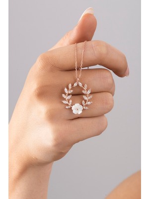 Normadia 925 Ayar Gümüş Sarmaşık ve Manolya Çiçekli Zarif Kolye