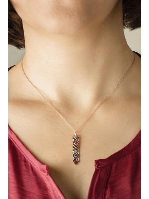 Normadia Renkli Plaka Gümüş Kadın Kolye, Şık ve Zarif Takı Seçeneği