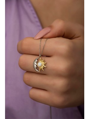 Normadia Beyaz Taşlı Ay ve Güneş Temalı 925 Ayar Gümüş Kolye