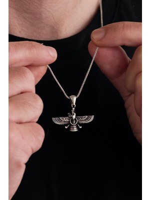 Normadia Şık Gümüş Ahura Mazda Figürlü Unisex Kolye, Zarif ve Modern Tasarım