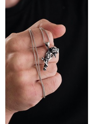 Normadia Gümüş Altıpatlar Tabanca ve Gül Dalı Motifli Erkek Kolye