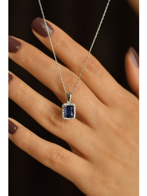 Normadia Parlak Rodyum Kaplamalı Safir Taşlı Gümüş Kolye, Şıklık ve Zarafet
