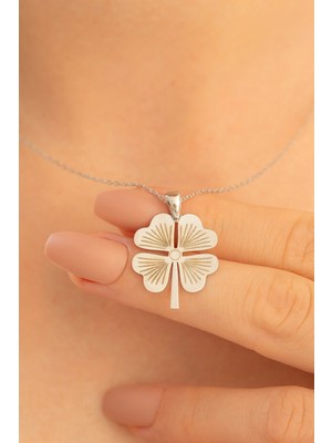Normadia Şık 4 Yapraklı Yonca Motifli Kadın Gümüş Kolye