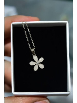 Normadia 925 Ayar Gümüş Ay Taşı Yasemin Çiçeği Kolye, Şık ve Zarif Tasarım
