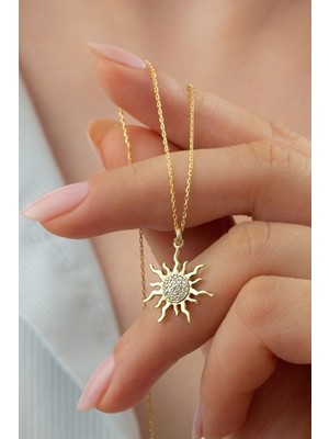 Normadia 925 Ayar Gold Gümüş Güneş Kolye, Şık ve Zarif Takı Tasarımı