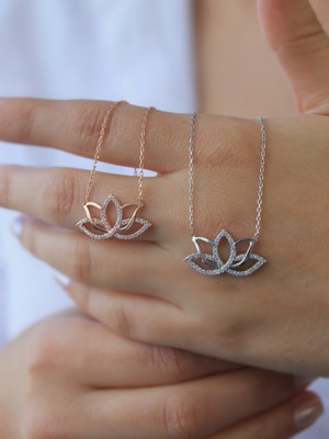 Normadia 925 Ayar Gümüş Nergis Çiçek Kolye, Zarif Takı Tasarımı